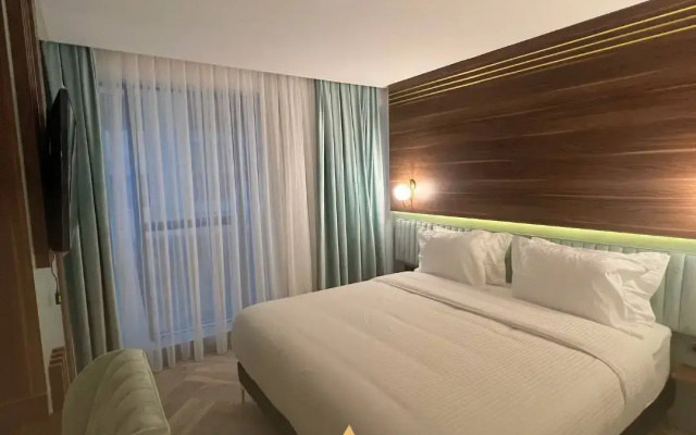 Akid Lotfi En Face Hôtel Méridienne Oran