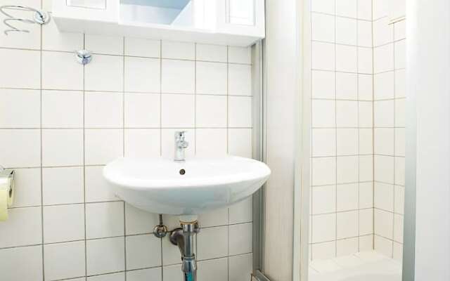 Отель Holiday & Business Apartments 1160 Австрия, Вена - отзывы, цены и фото номеров - забронировать отель Holiday & Business Apartments 1160 онлайн ванная