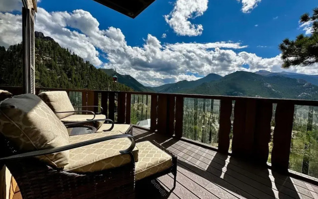 Divine Luxury Vacation At Windcliff 3 Bedroom Home by RedAwning