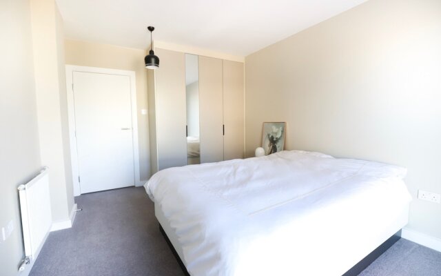 Апартаменты 1 Bedroom Apartment With Balcony in Greenwich комната для гостей