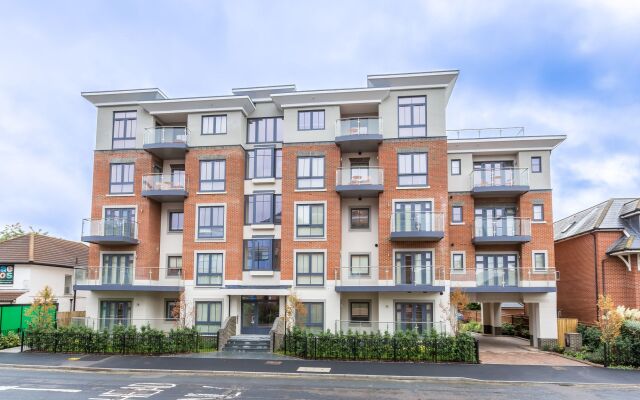 Отель The Heights at Athena Court вид на фасад