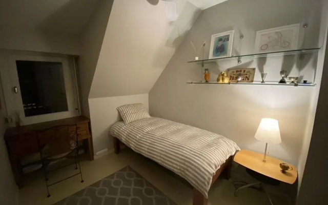 Deaf twins bed/breakfast
