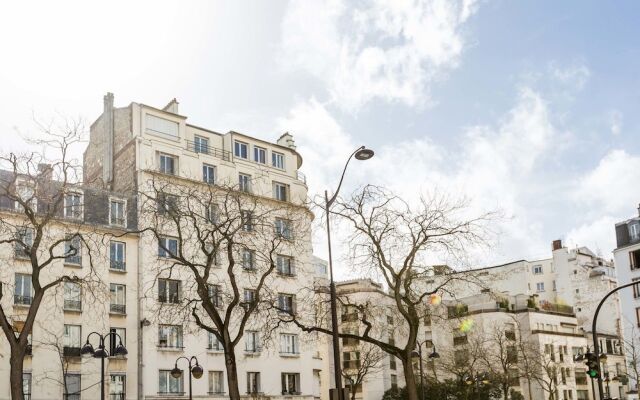 Отель Auteuil Terraces Париж вид на фасад