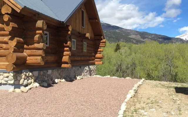 Cabin on Cottonwood Creek