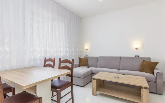 Beautiful Home in Funtana With Wifi and 2 Bedrooms
