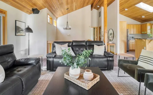 Tanner by Avantstay Modern Cascades Escape