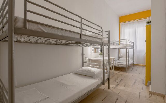 Отель Queen Hostel Италия, Милан - 1 отзыв об отеле, цены и фото номеров - забронировать отель Queen Hostel онлайн комната для гостей