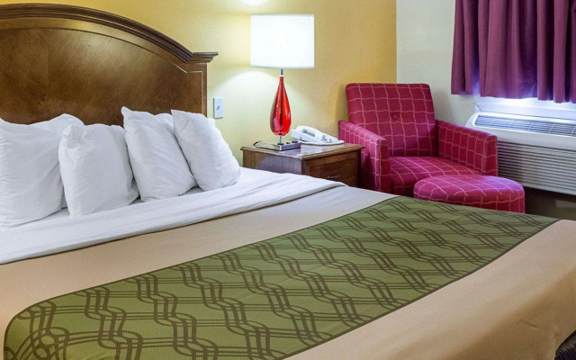 Econo Lodge Inn and Suites Carrollton Smithfield