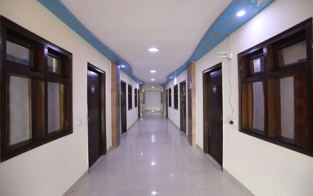 OYO 11041 Hotel Taj Ansh