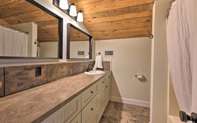 Waterfront Deck: Home on Ouachita River!