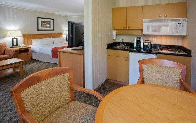 DoubleTree by Hilton North Vancouver