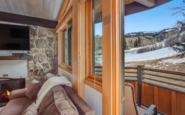 Laurelwood Condominiums Studio Deluxe Unit 414
