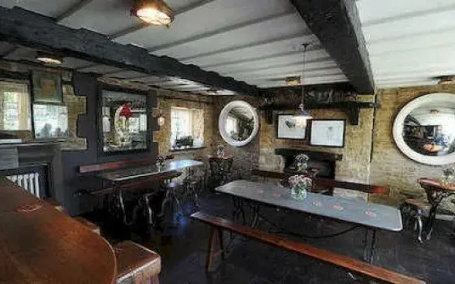 The Horse & Groom Inn