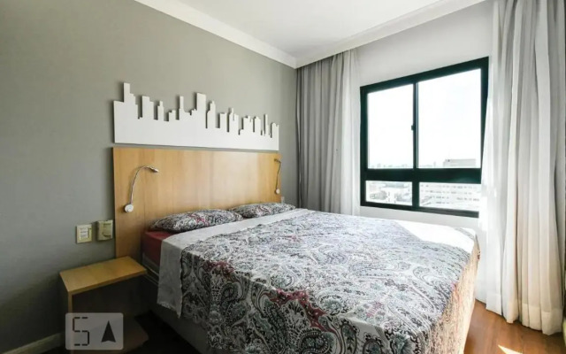 Comfort Flat Pinheiros em Hotel 4,5 estrelas