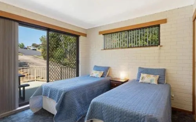 1/2 Harrington Rd