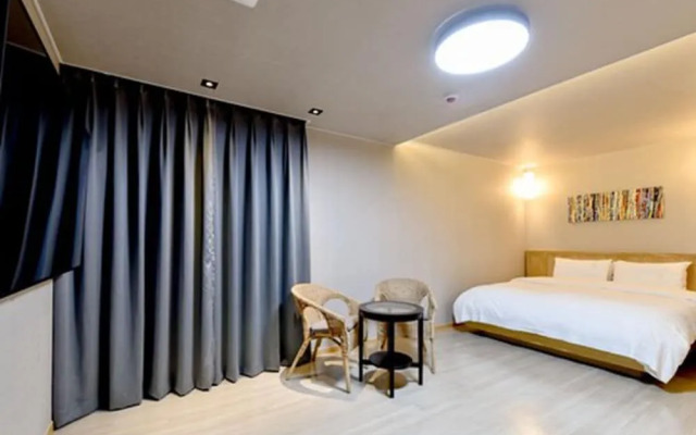 E-Stay Hotel