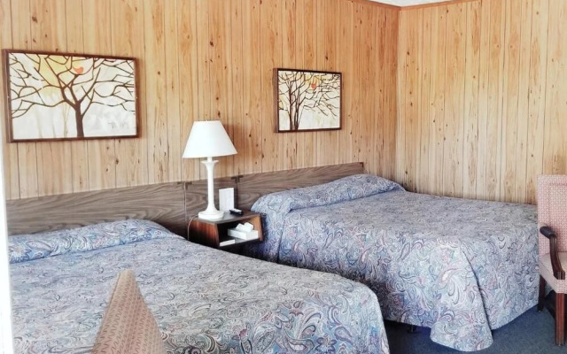Tanglewood Motel and Log Cabins