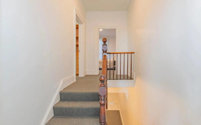 4 Bedroom House - Hobart CBD - Parking