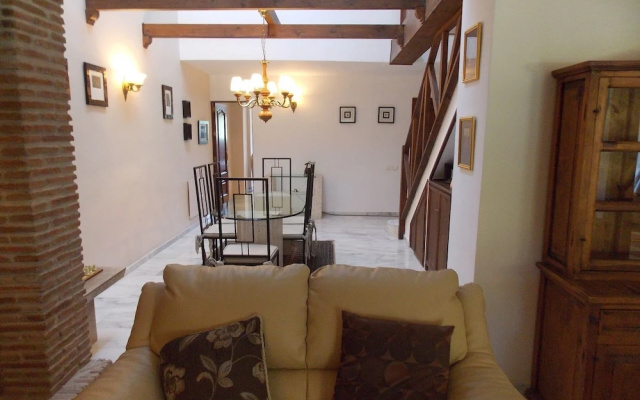 Spacious Townhouse Near Beaches & Golf