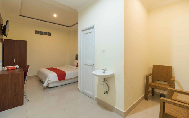 RedDoorz near Griya Agung 2 Palembang