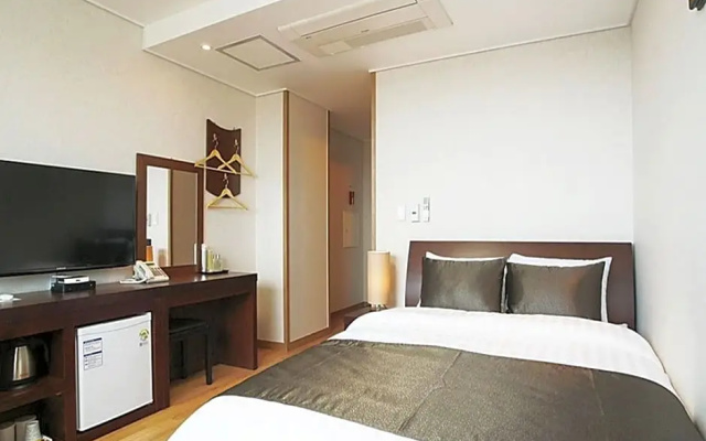 Iris Hotel