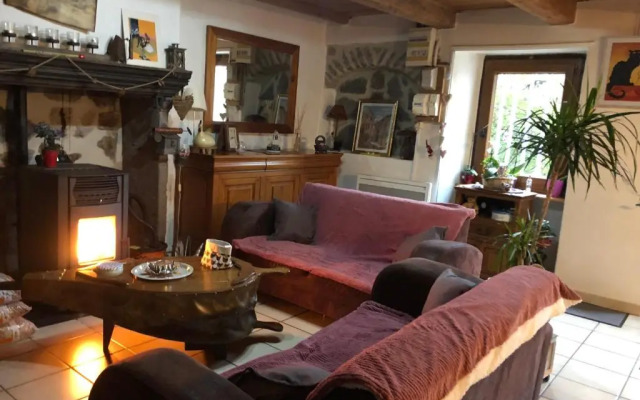 Maison dans hameau au calme à 2km de Besse