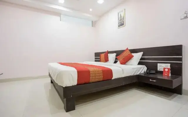 OYO 8882 Hotel Pishori Residency