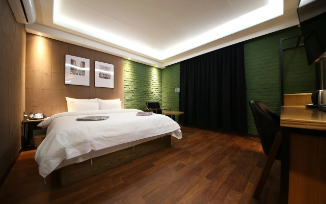 Brown Dot Hotel Cheonan