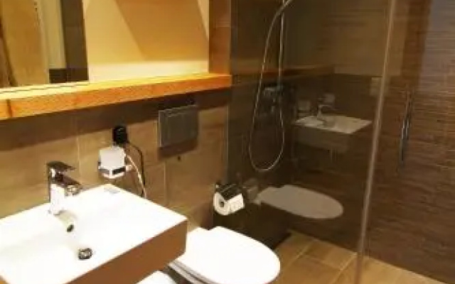Amor Lodge