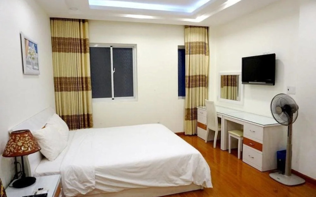 Smiley Apartment 15