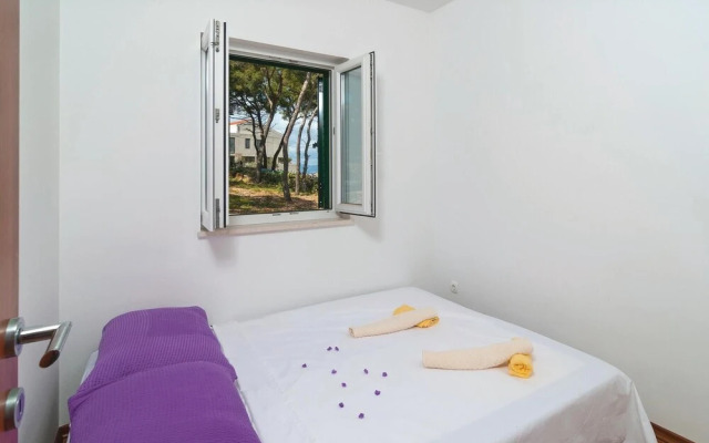 Beautiful Apartment in Sutivan With 2 Bedrooms and Wifi