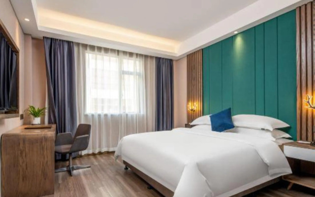 Huiyue Hotel (Guangzhou Baiyun Station Julong Subway Station Branch)
