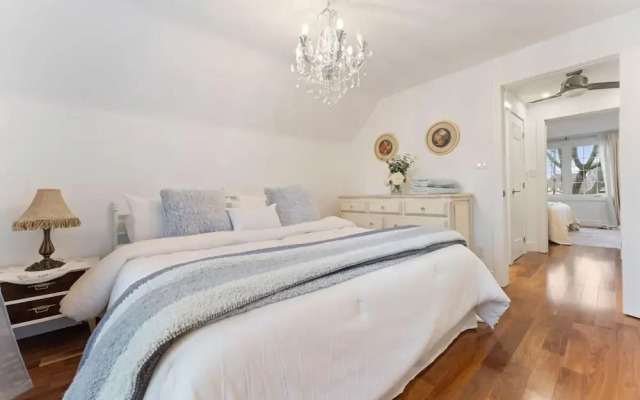 Spacious 2bdrm Home in Burlington