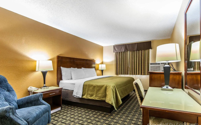 Econo Lodge Cartersville-Emerson Lake Point