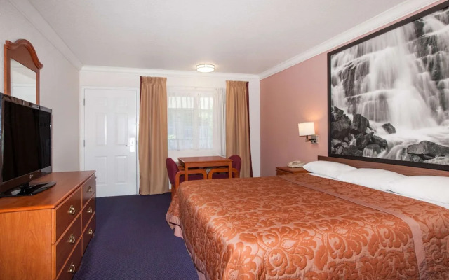Creekside Inn & Suites