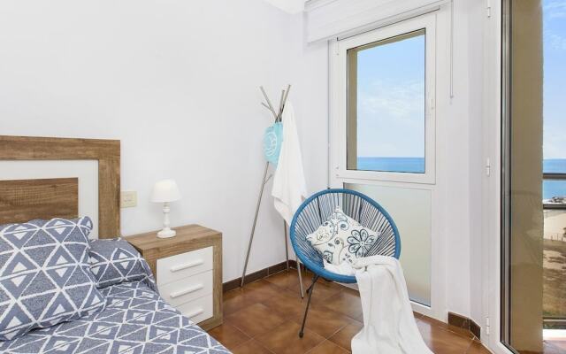 Отель Santa Susanna Skyline Apartment Испания, Санта-Сусанна - отзывы, цены и фото номеров - забронировать отель Santa Susanna Skyline Apartment онлайн комната для гостей