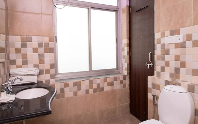OYO 14119 Hotel Manwar