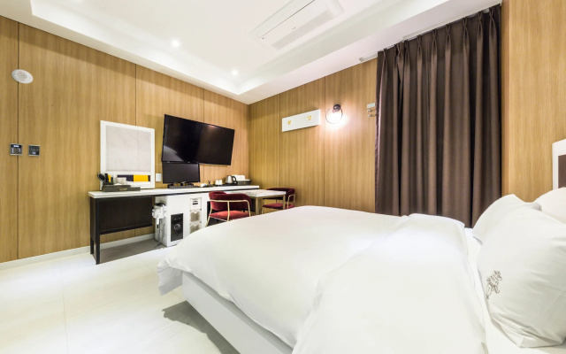 LA View Hotel