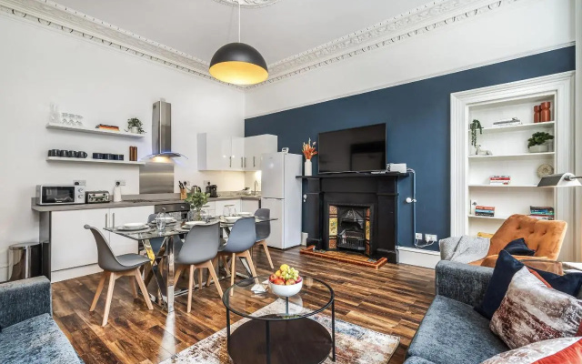 The Renfrew Residence 4-bedroom, city centre