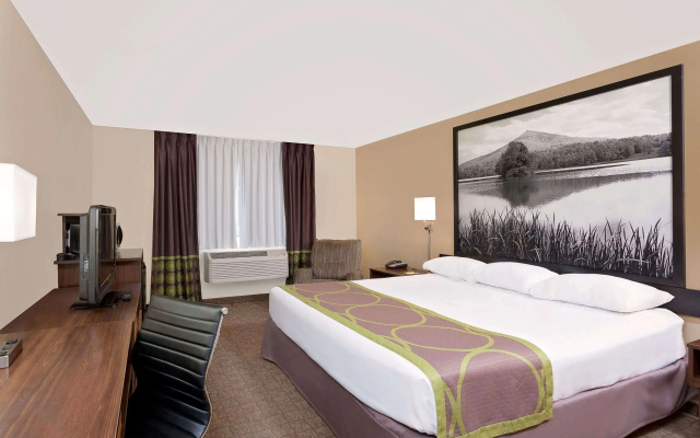 Super 8 by Wyndham Lebanon