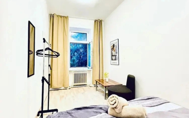 Quiet Private Room Near FAC Platz