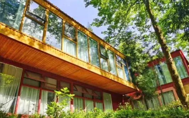 Chongqing Baihuagu Ecological Vacation Apartment