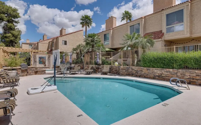 Golf Views & Pool Access: Central Scottsdale Condo