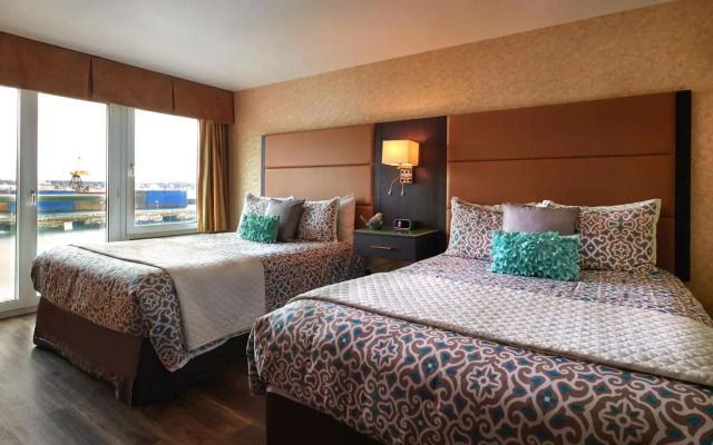 Coast Lonsdale Quay Hotel