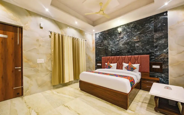 Fabhotel Paradise