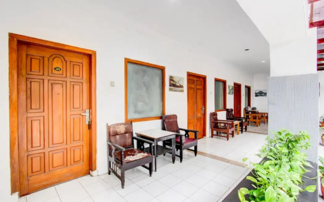 Collection O Jalan Slamet Riyadi Near Kampung Batik Kauman Formerly Hotel Grand Kota