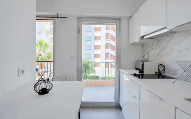 Beautiful Flat With Balcony - 200m From the Beach