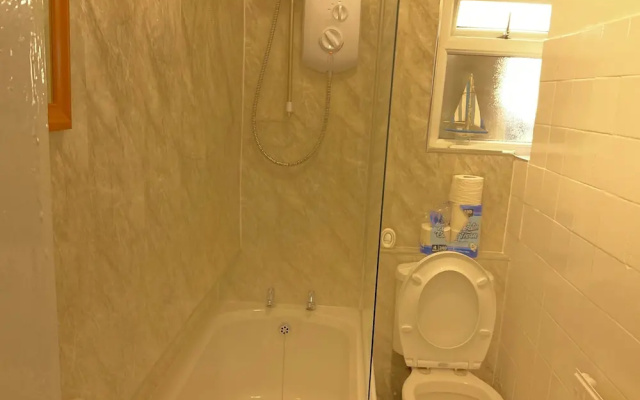 Immaculate 1-bed Apartment in Largs