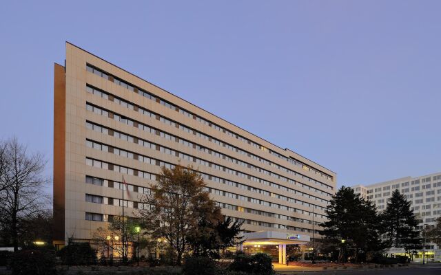 Radisson Blu Scandinavia Hotel, Düsseldorf вид на фасад