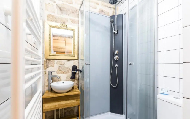 Unusual and charming 25m² near LE MARAIS